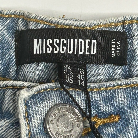 NWT Missguided High Rise Distressed Light Wash Denim Shorts - Picture 12 of 16